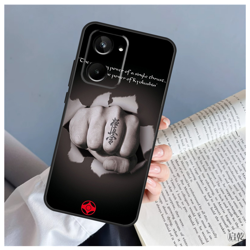 Capa com o símbolo do Kyokushi - Realme C67 avaliação e preço